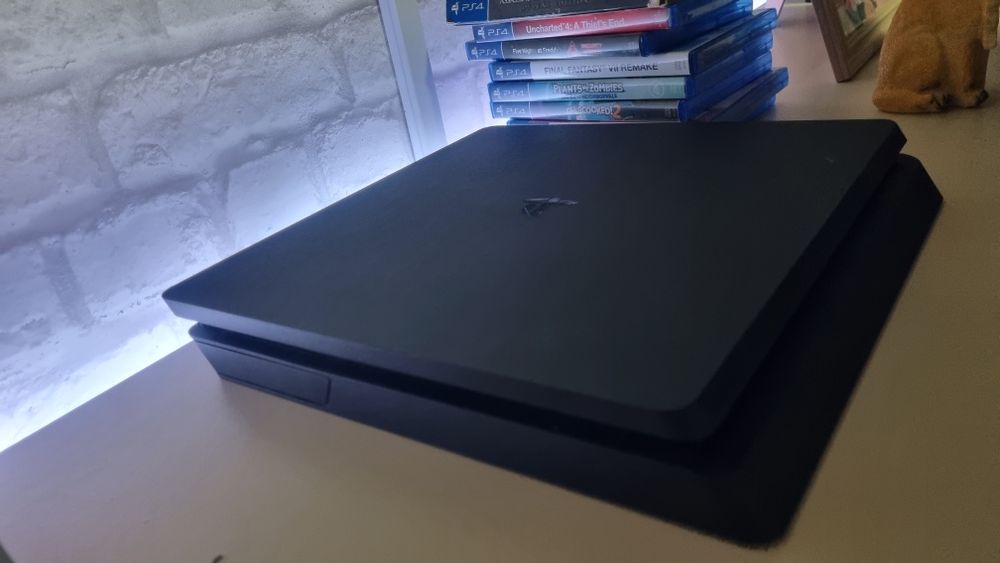 Consola PlayStation 4 Ps4 500GB SSD + 2x Controller + 9 jocuri