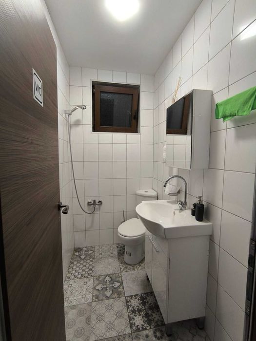 Дава се под наем Магазин в Мездра - 105 кв.м за 612 € - Снимка #4