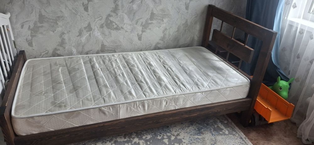 Продам кровать с матрасом