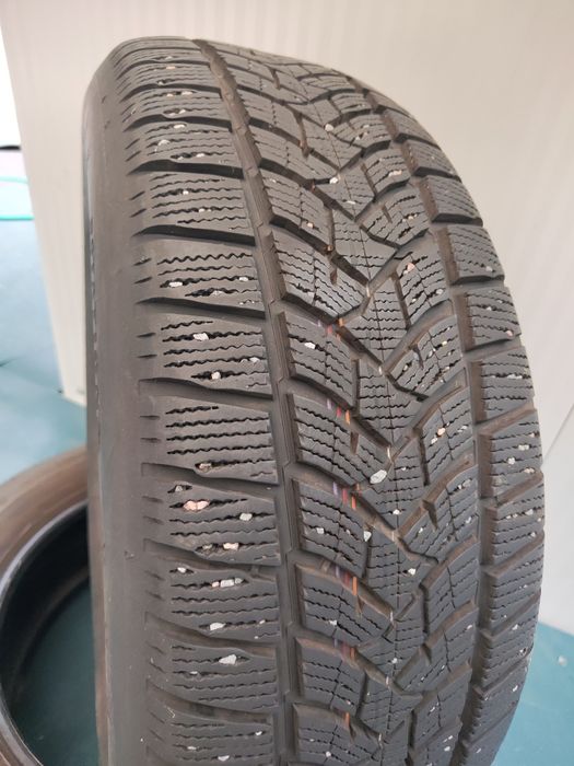 2 бр зимни 235/60/18 Dunlop 22г