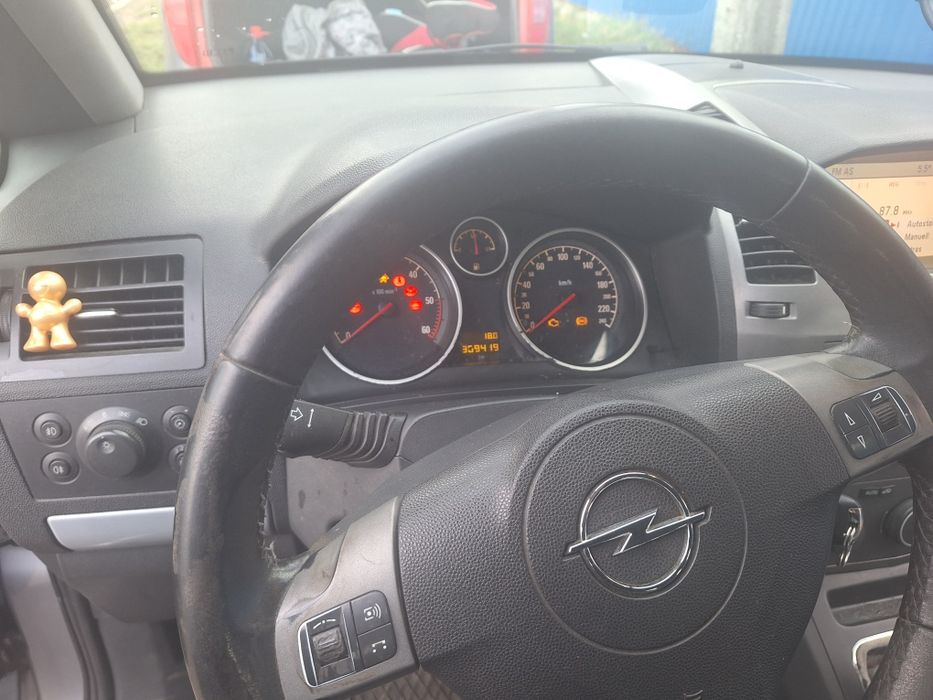 Vand opel Zanfira Pret 2000€ NEGOCIABIL