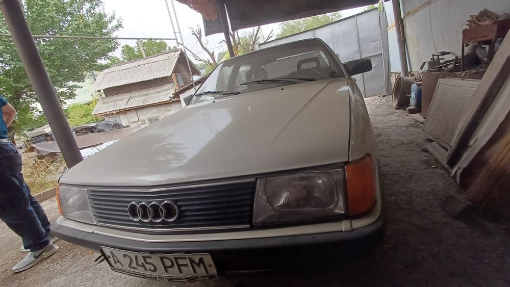 Продам машину ауди 100