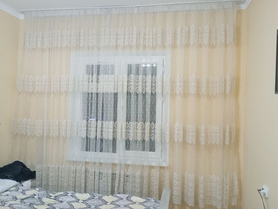 Тюль в отличном состоянии длина 9,5 м,высота 2,45 см