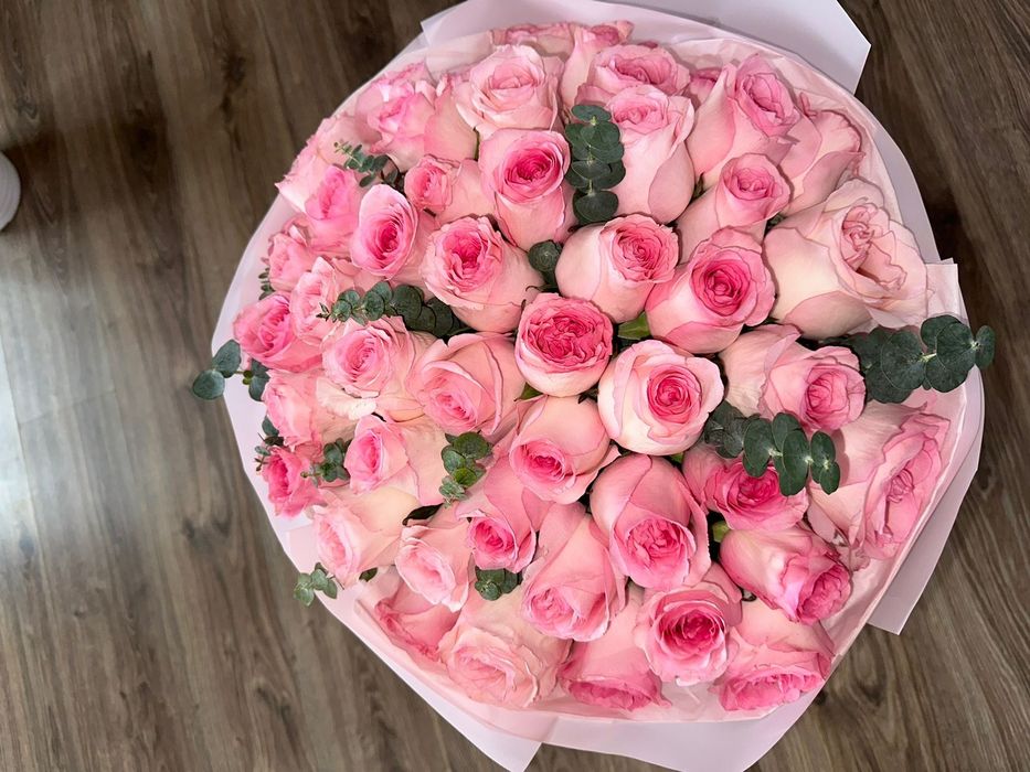 свежий букет из 51 роз