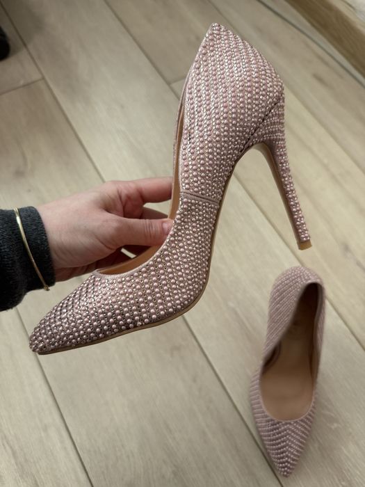 Туфли стразные новые 37 размер