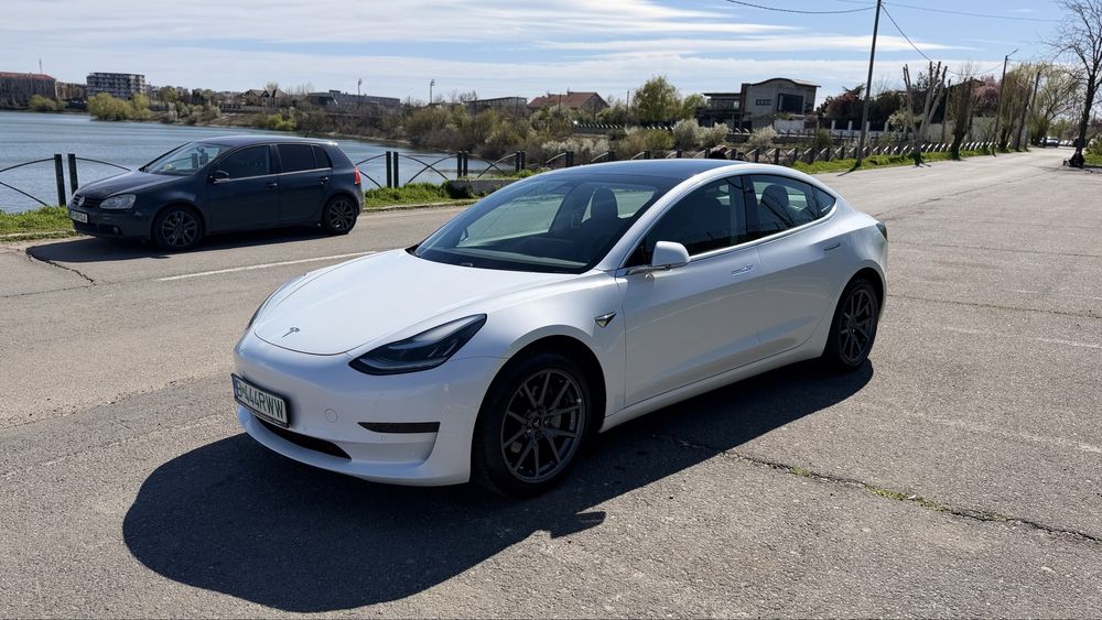 Tesla model 3 SR+ 2020