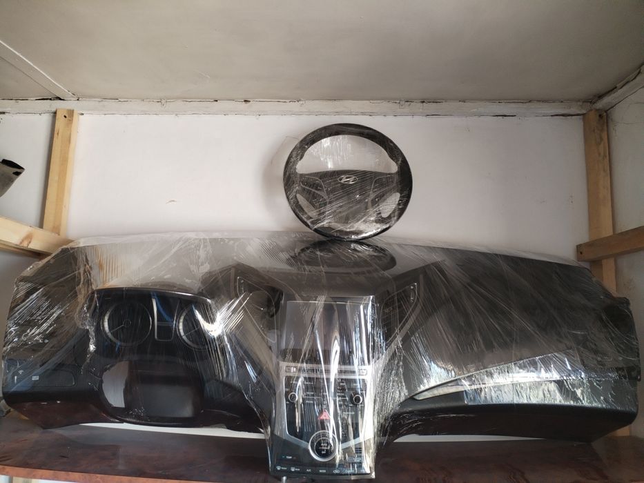 Хундай Градеур панел