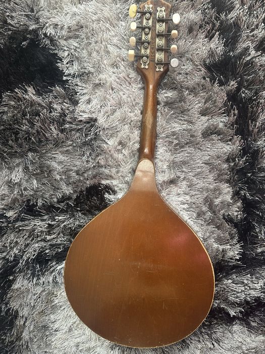 Mandolina veche romaneasca