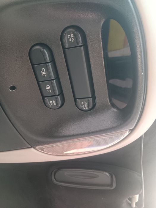 Vând Chrysler Voyager
