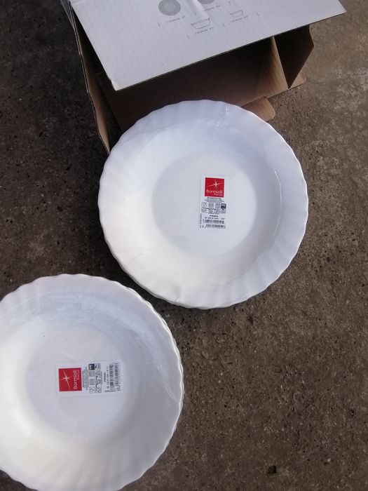 Serviciu de masă Bormioli Rocco, modelul Prima, compus din 18 piese re