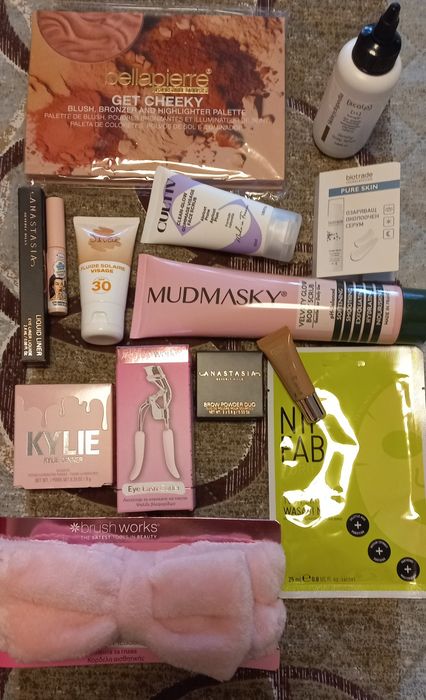Козметичен лот 13 бр. продукти + 1 подарък – всичко е ново