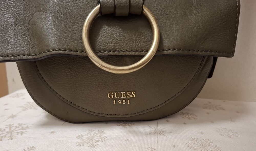 Дамска оригинална чантичка за през рамо. Guess Dixie Crossbody Flap