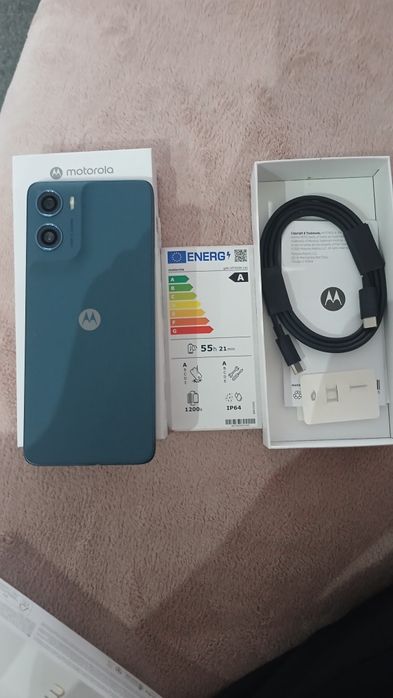 Vand 4 telefoane moto g06 noi