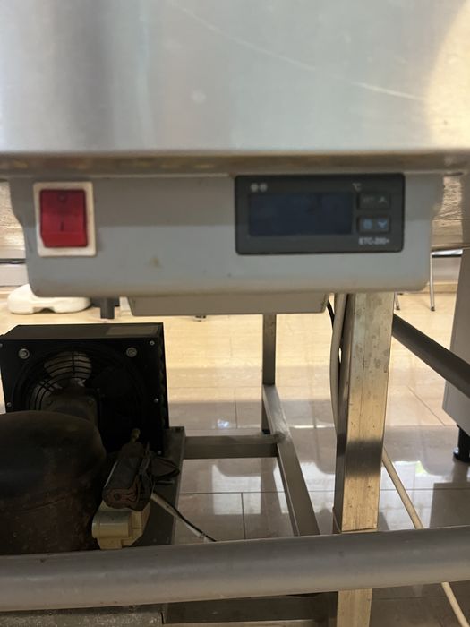 Хладилна маса за риба с агрегат и Фризер