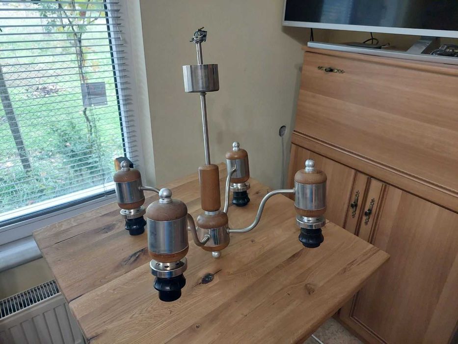 Продавам полилей в отлично състояние. Инокс-дърво.