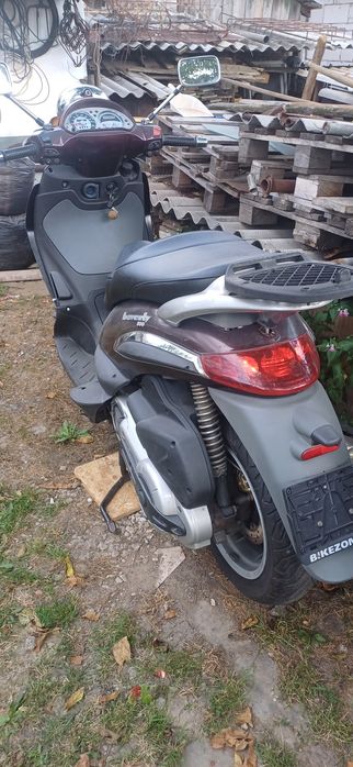 Vând scuter piaggio beverly 500