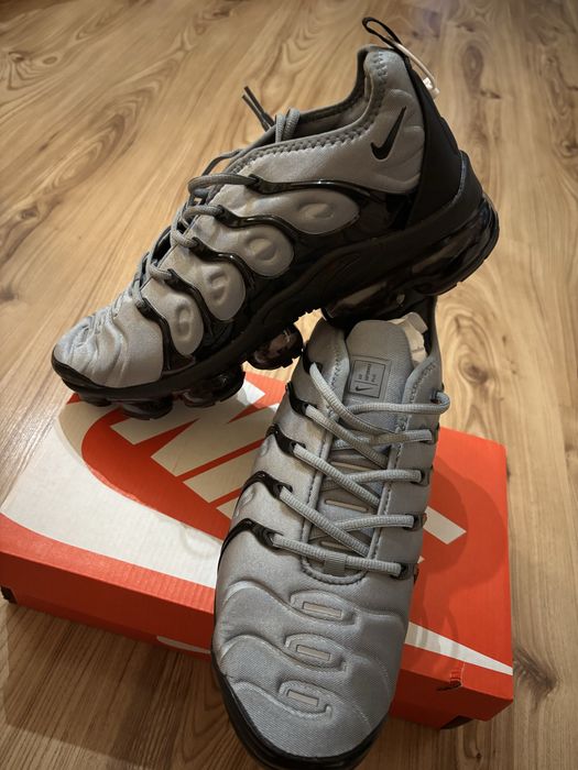 NIKE Vapormax Plus Cool Grey & Black