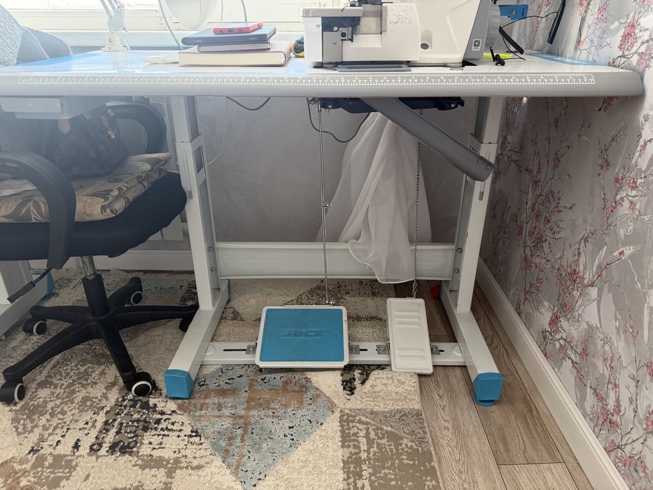 Швейная машина jack f4