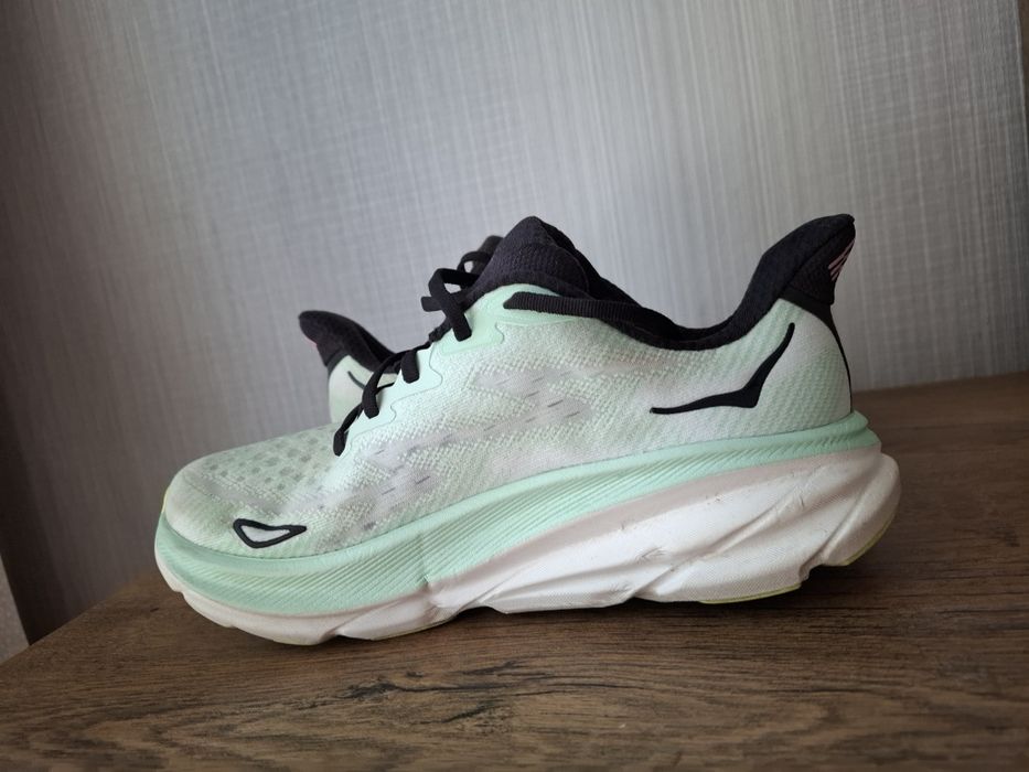 HOKA Clifton 9 маратонки 39 номер.