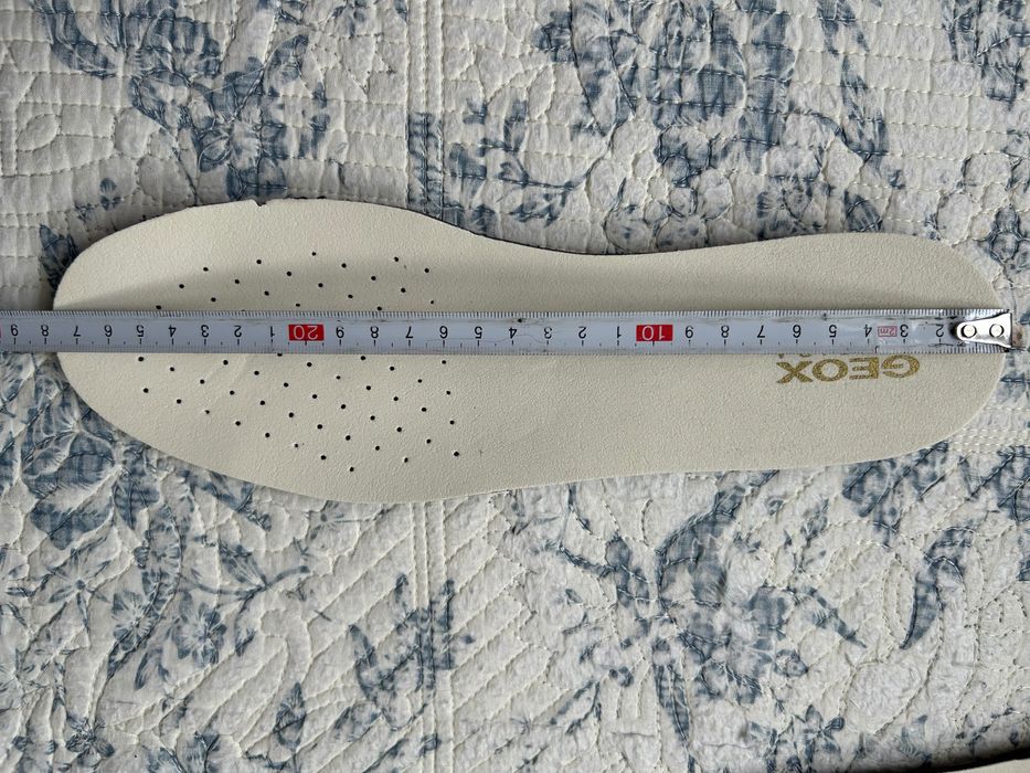 Geox нови бели сникърси размер 41 -42.