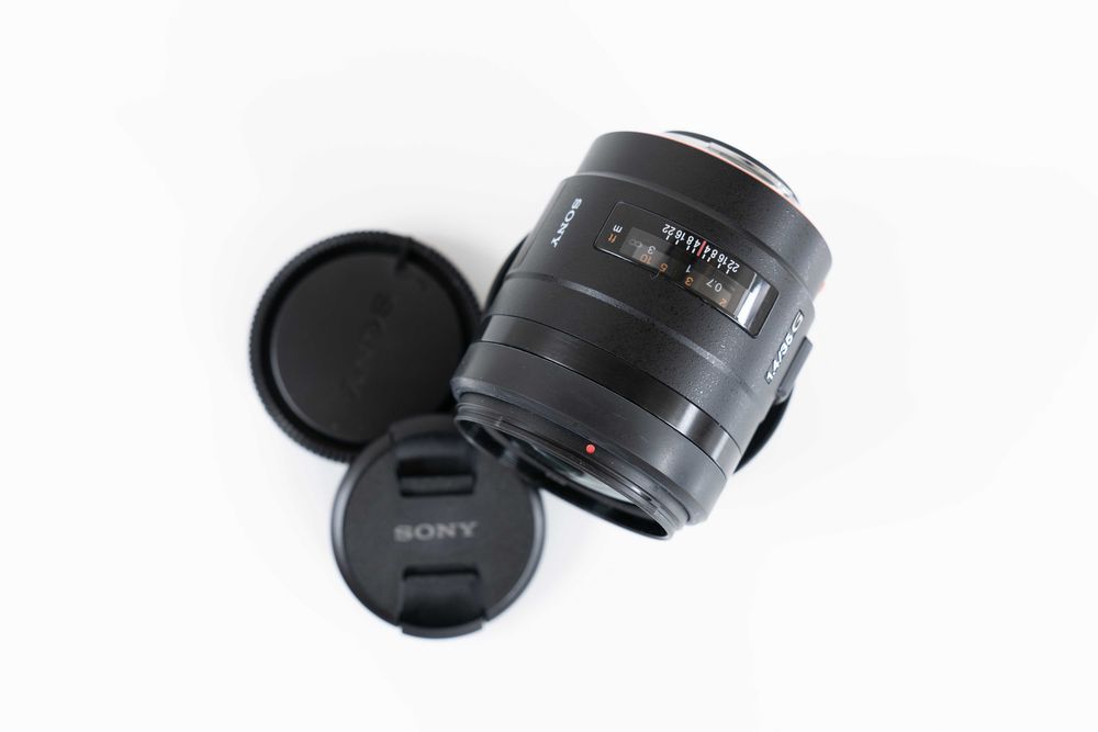 Продавам обектив Sony SAL 35F1.4G за фотоапарати със Sony A байонет.