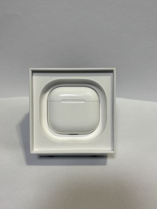 MDM vinde: Casti Airpods 4, White.