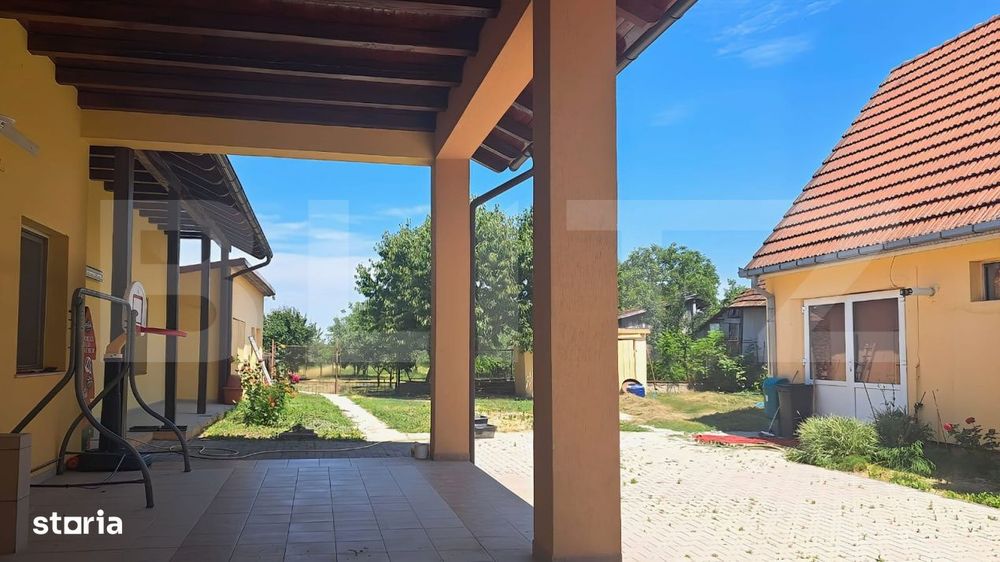 Casa 500 mp, spatiu comercial 122 mp, teren  7900mp - Botiz