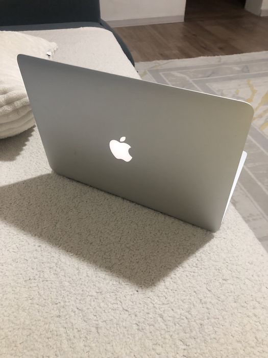 Продам Maacbook air 13 2015
