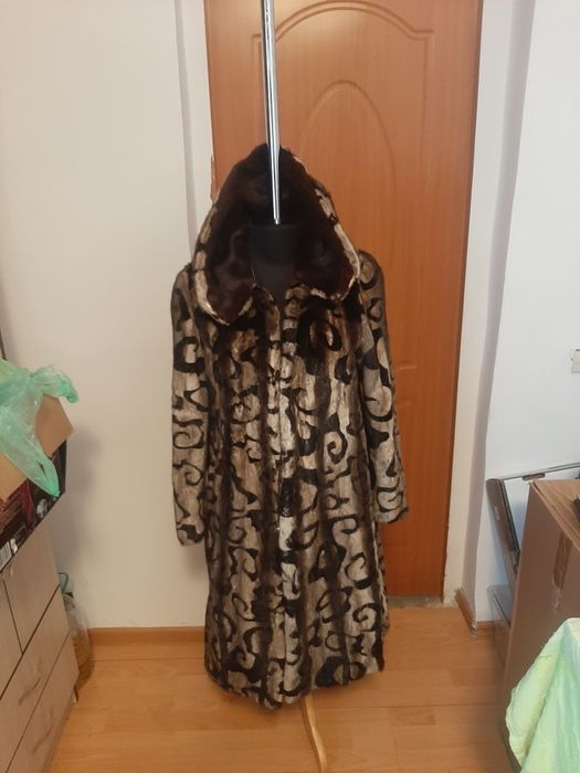Продам шубу женскую