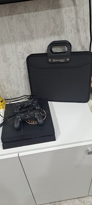 Sony PS4..в хорошем состоянии