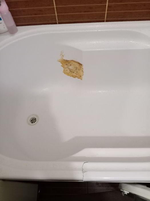 Срочно отдам бесплатно ванну акриловую 170*75 со сколами