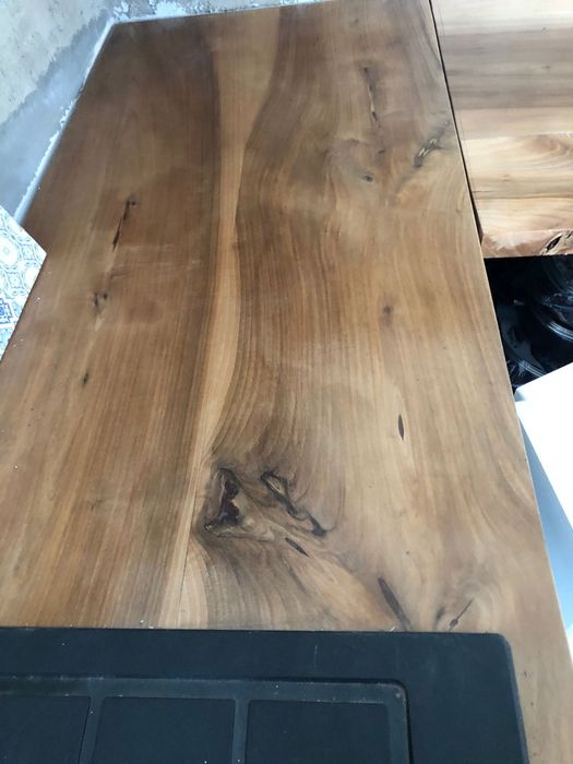 Blat din lemn masiv și baluștrii scări interioare!