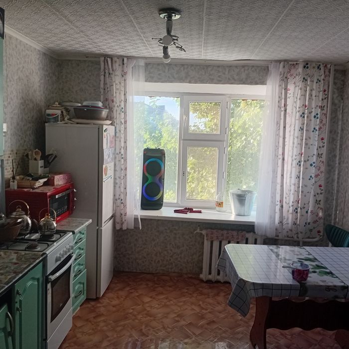 Жазирадан кв сатылады 4- этаж