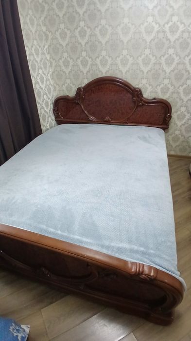 Продам кровать вместе с матрасом!