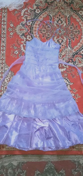 Платья разные,на утренник,на елку