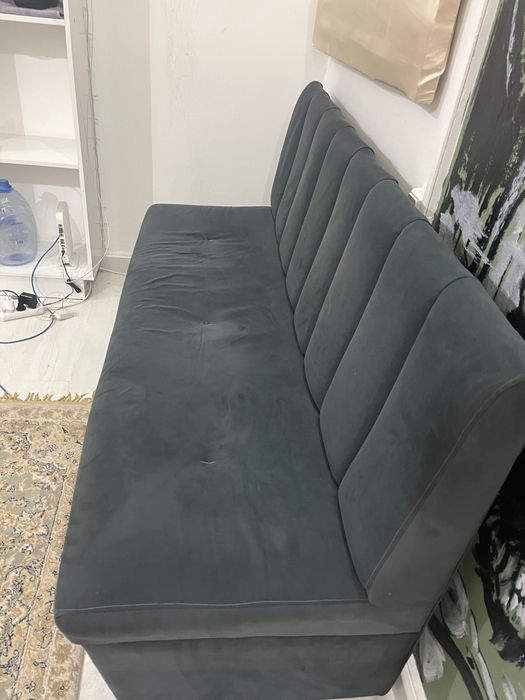 Диван  темно зеленый цвет