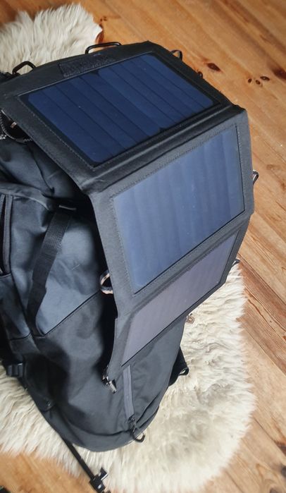 PANOU SOLAR portabil cu USB pentru drumeție