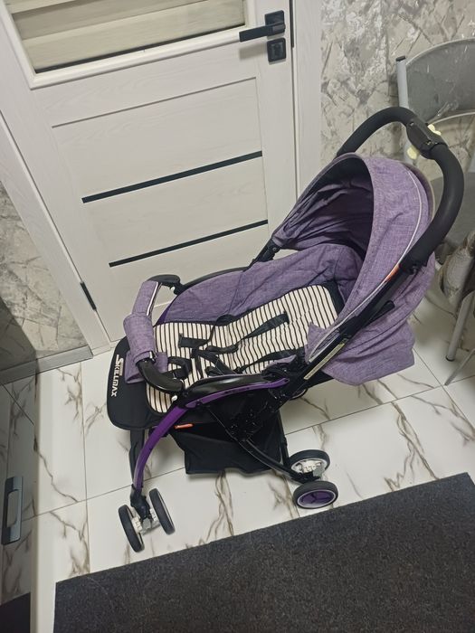 Продаётся фирменный лёгкая коляска