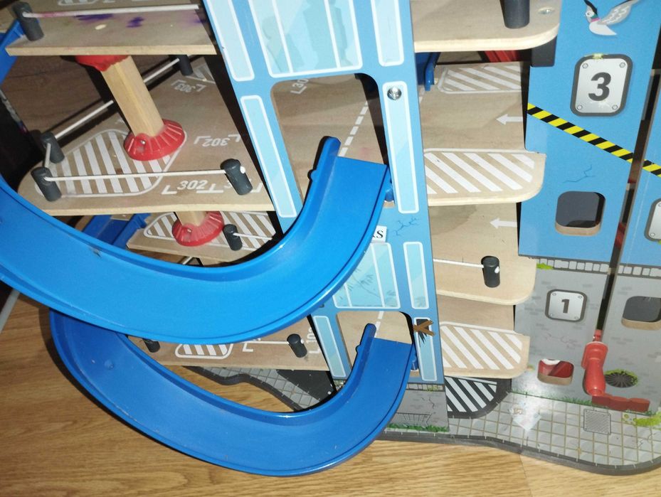 Детски паркинг писта