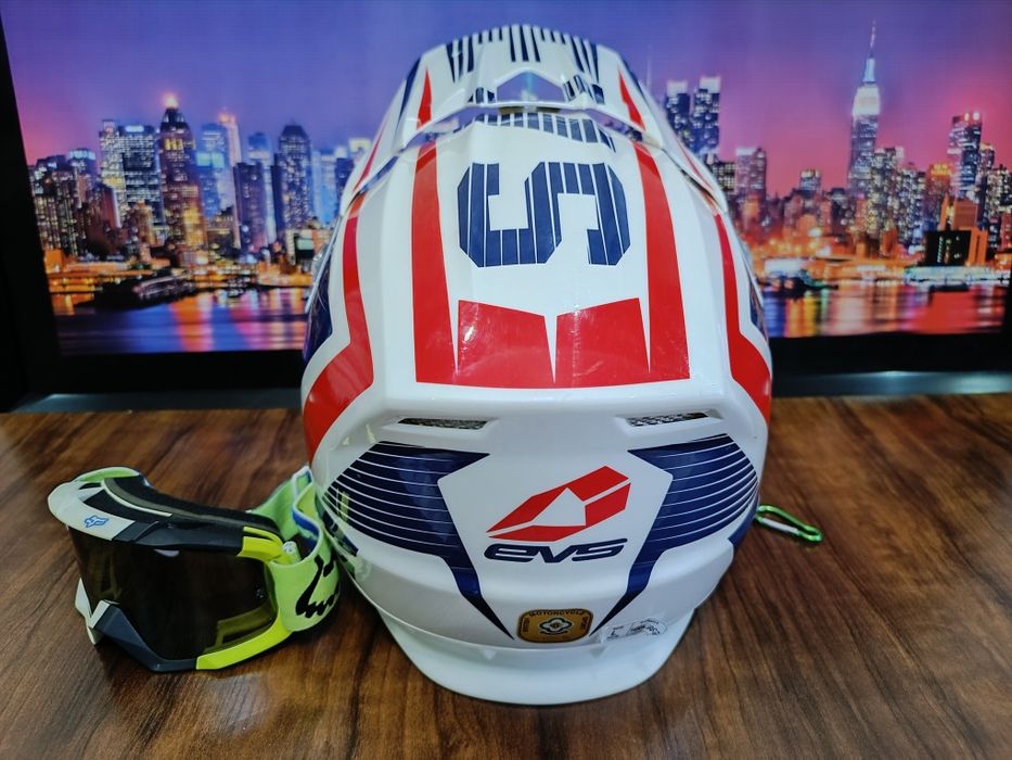 Мото шлем от Американского бренда EVS