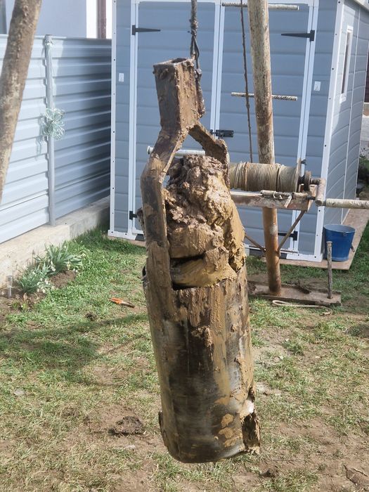 Executam foraje puturi de mica și mare adâncime