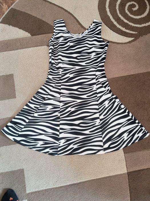 De vânzare rochițe la 25 lei