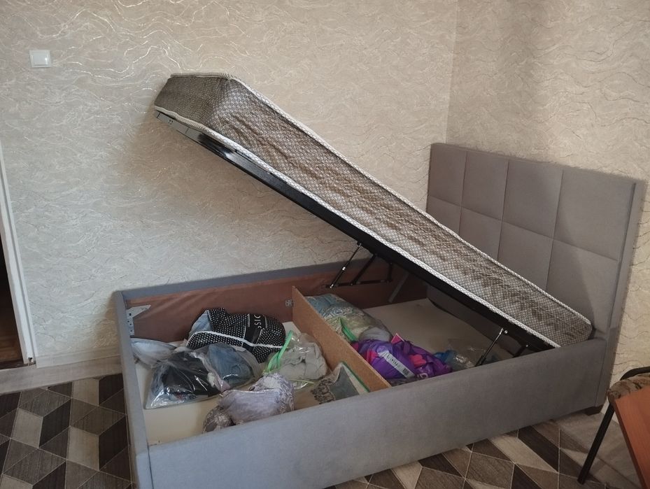 Продам кровать с матрасом