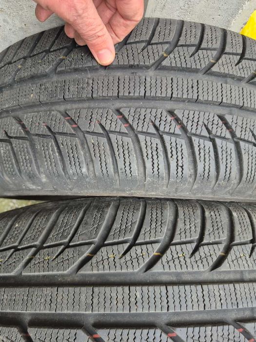 ПРОДАВАМ   к-т гуми 4 бр  16" TOYO 205/60/R 16 и 4 бр джанти 15" VW Passat
