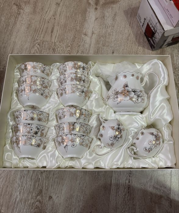 Набор (ы) посуда (ы) новая для дома, кухни