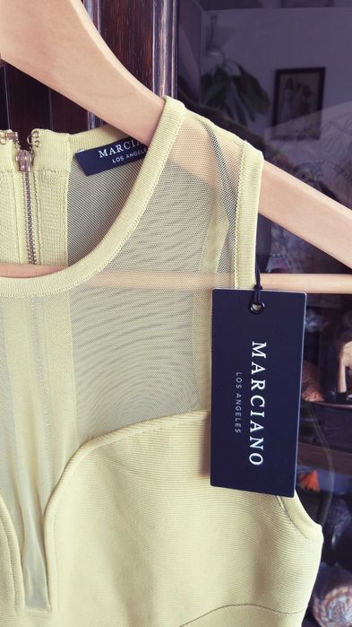 Rochie elegantă Marciano, culoare lamaie, tip mulată, nouă, mărimea M.