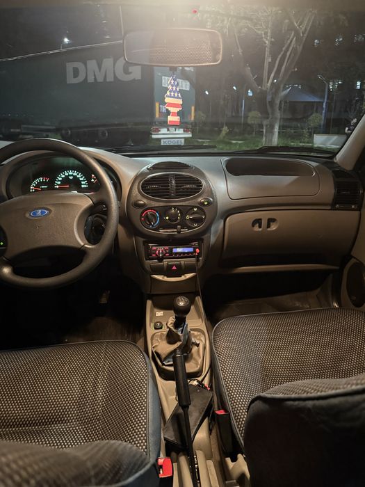 Lada calina bir qol moshina