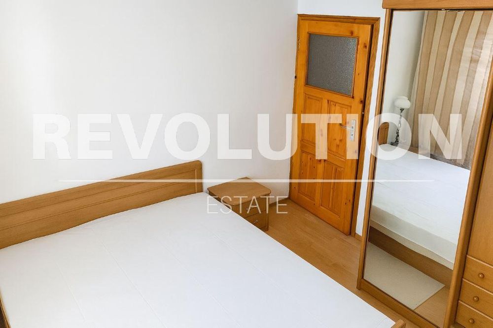 Тристаен апартамент в района на Спортна зала!