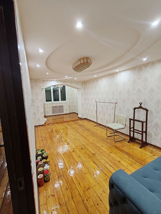 Срочно! Квартира Чиланзар -метро Хамза  3/4/5 общ пл 70м ,балкон 2*6