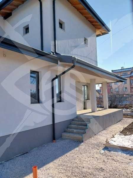 Продава се Къща в Пловдив, Остромила - 380 кв.м за 1048 €/кв.м - Снимка #5